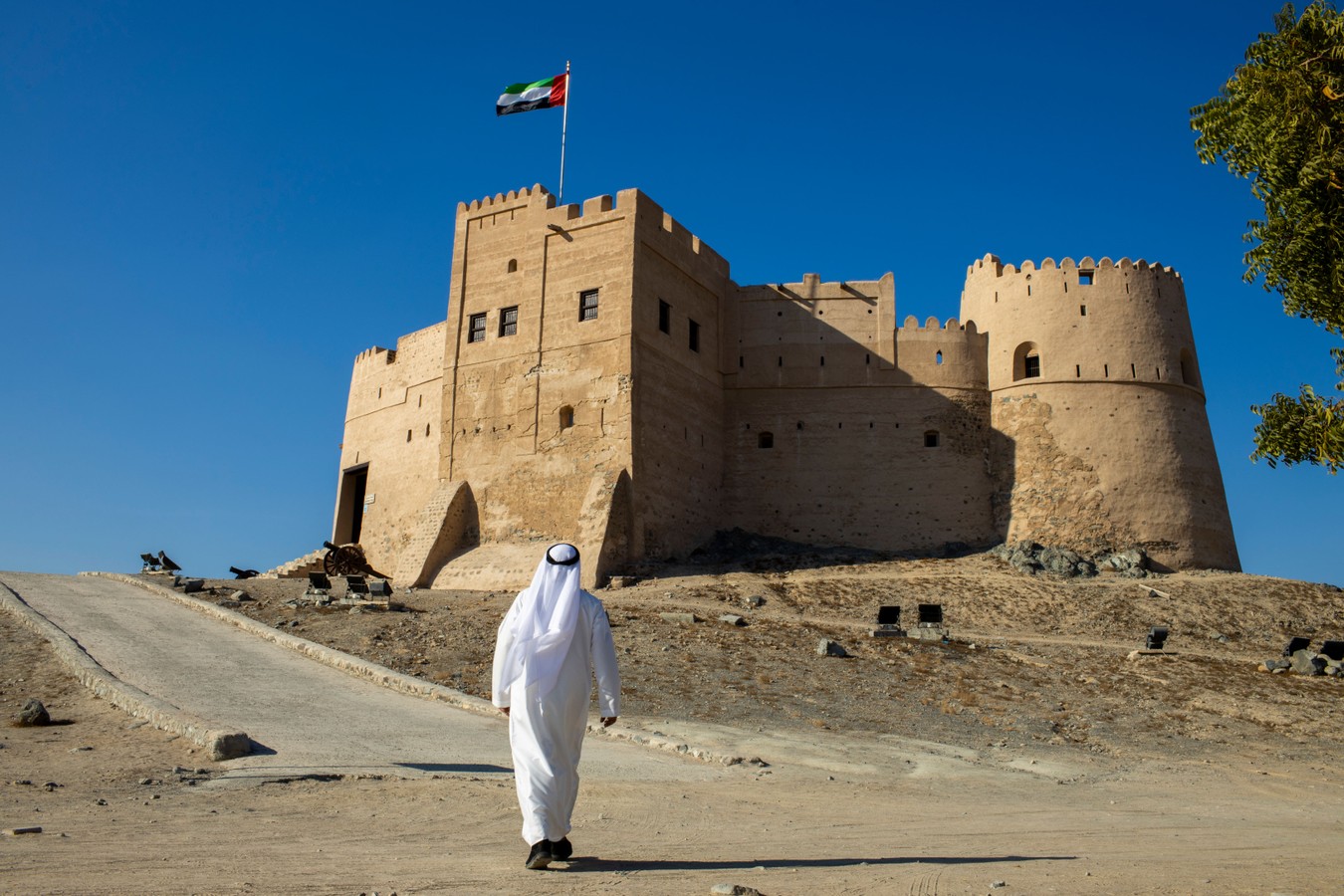 Индивидуальный тур в ОАЭ: Шарджа, древние крепости, горы и золотые пески на берегу Оманского залива