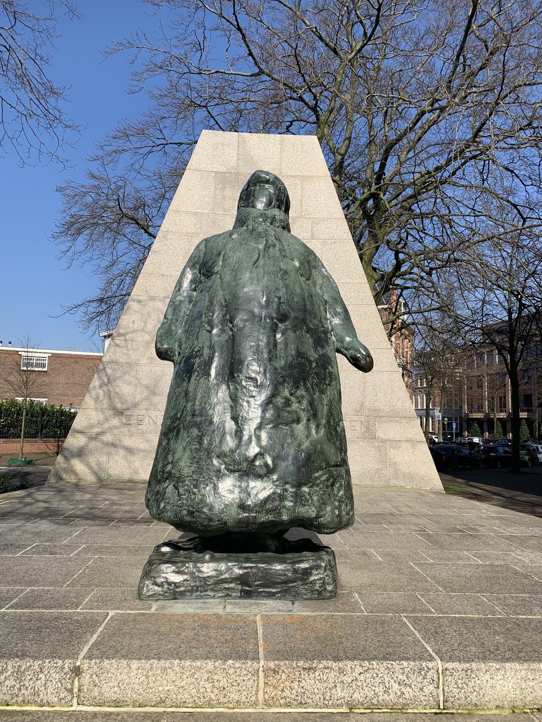 Прекрасный старый очень богатый город, с чудесным сплетением старой и новой архитектуры