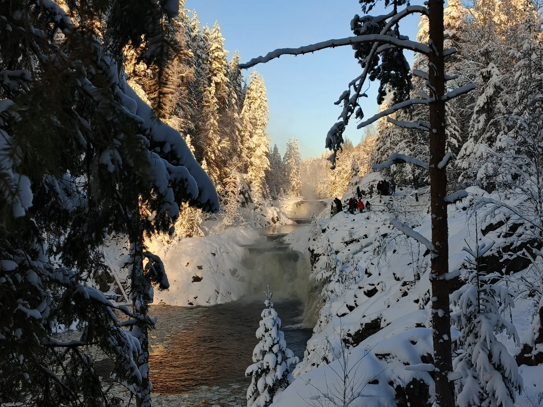 Хотим от всей души поблагодарить Артёма за прекрасную экскурсию по «Золотому кольцу Карелии»! Мы ездили втроём: