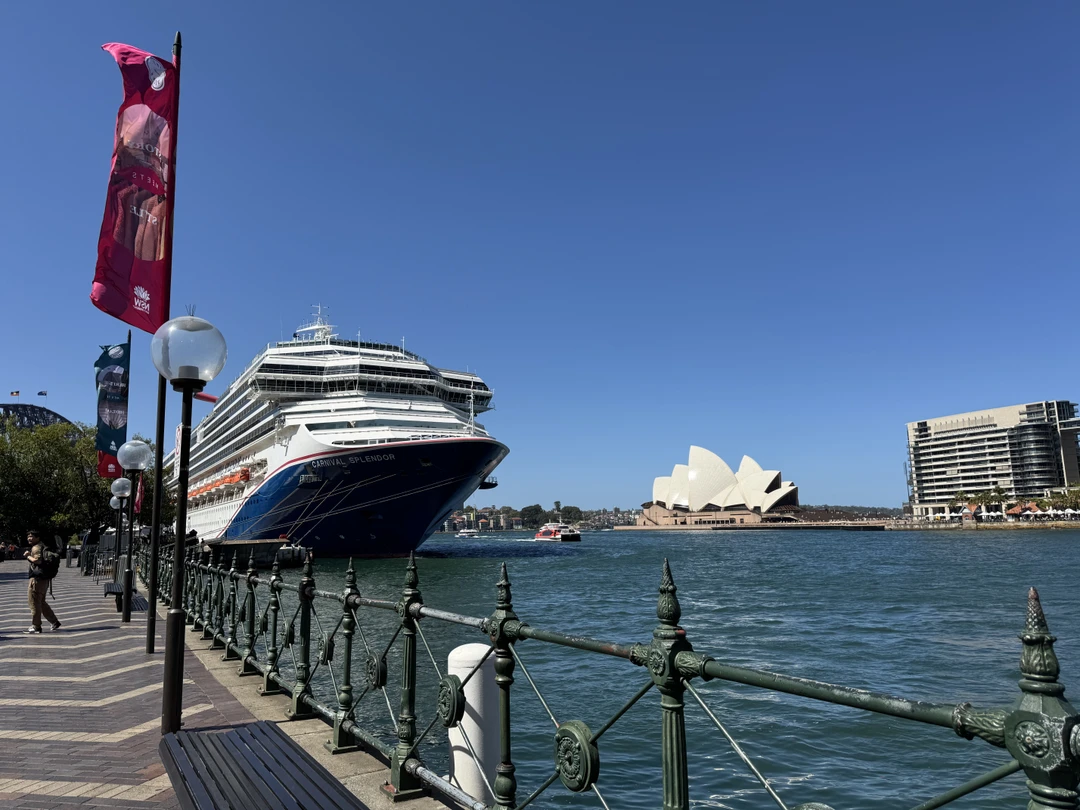 Увлекательно, познавательно, всё просто замечательно) Приехать в Сидней без знания английского - та ещё авантюра, но