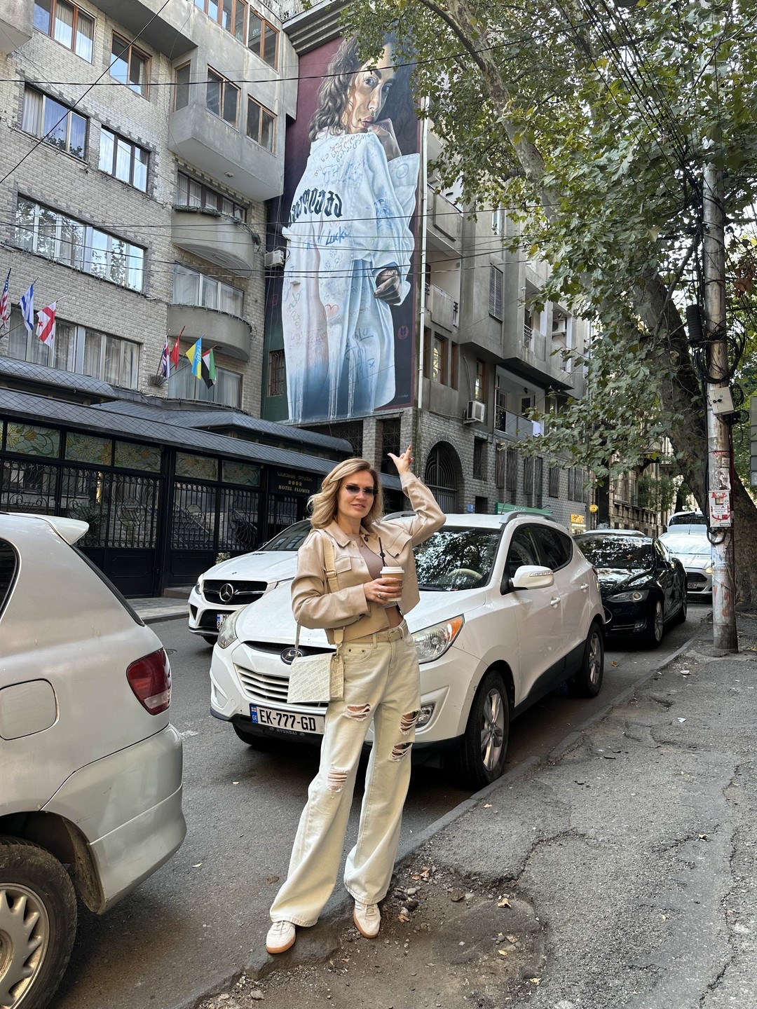 Выражаю свою огромную благодарность Григолу за прекрасную прогулку по Тбилиси. Было душевно, интересно, атмосферно. Замечательный рассказчик