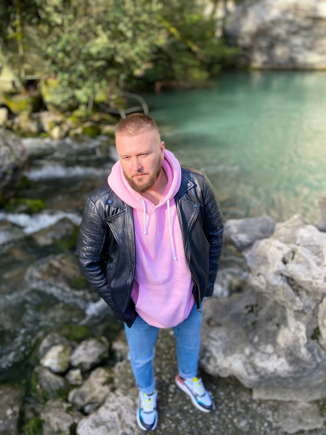 Взяли индивидуальную экскурсию, за день до экскурсии с нами связался наш гид Дамей, с ним обговорили