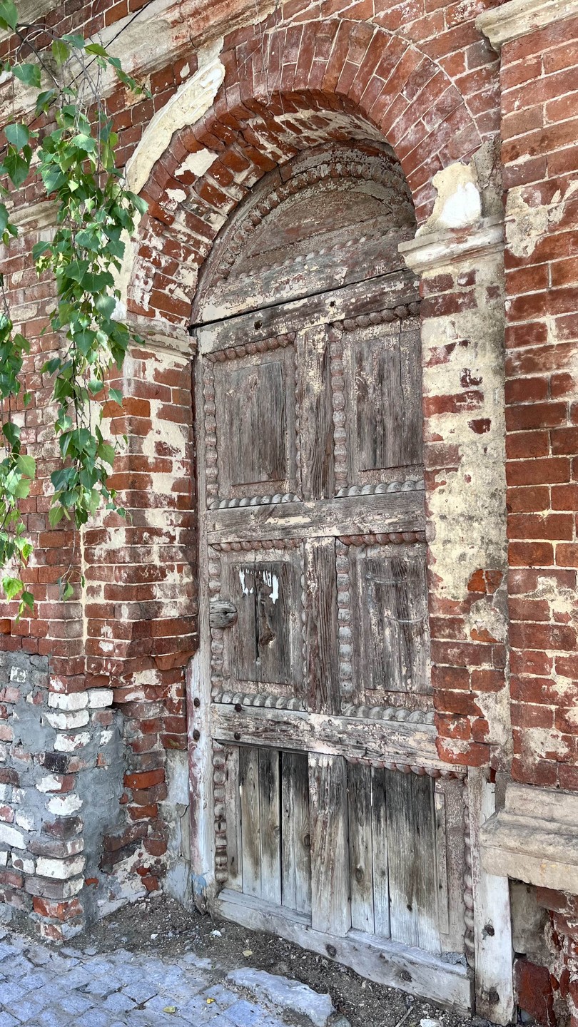 Людмила очень располагающая к себе рассказчица, прогулка по городу прошла легко и незаметно!