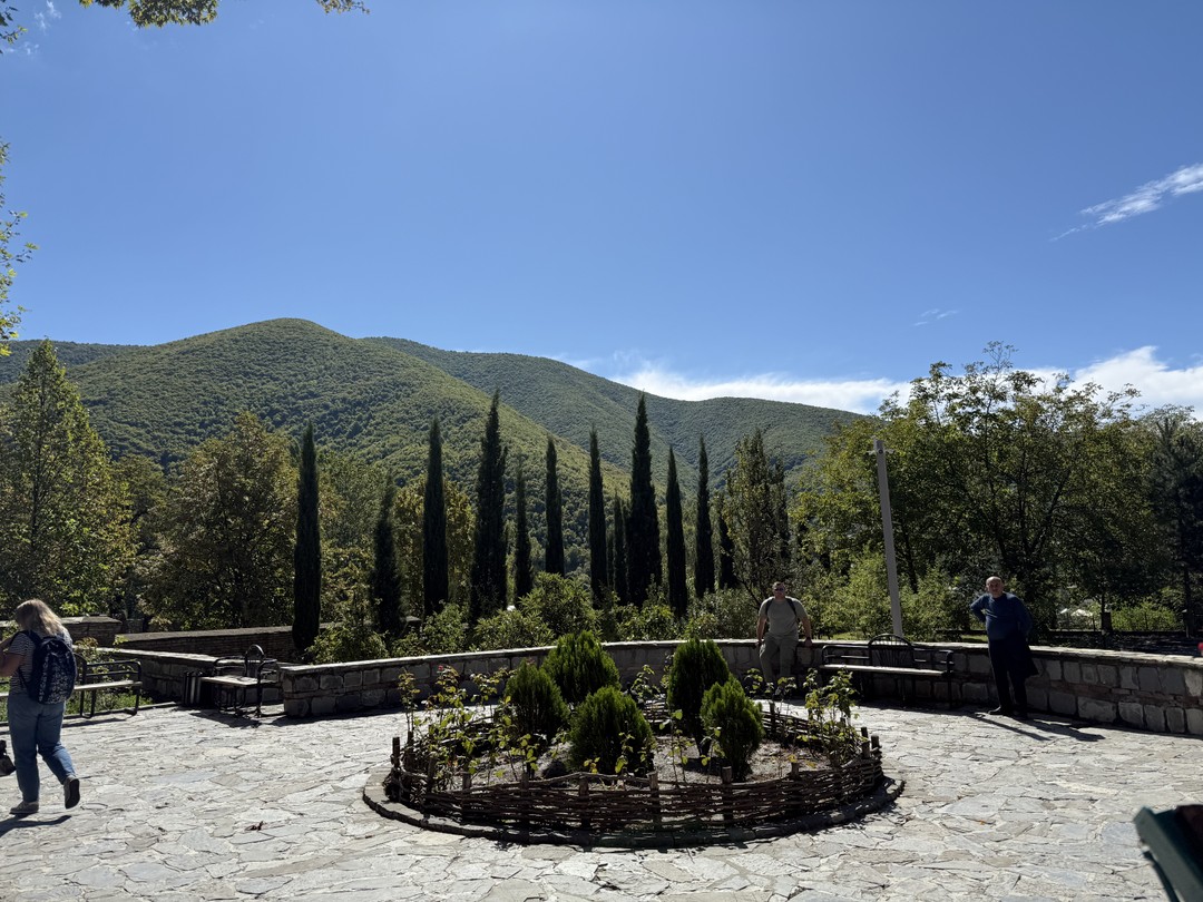 Ездили вместе с подругой на экскурсию, остались в полном восторге! Очень советуем брать, и в целом
