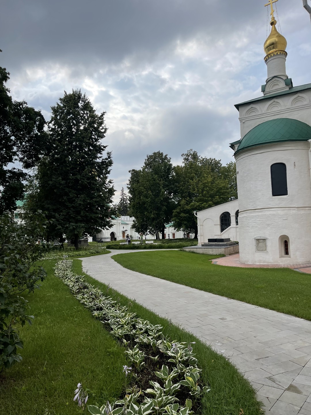 Прекрасная экскурсия! Это было мое первое знакомство с Новодевичьим монастырем и оно превзошло мои ожидания. Два
