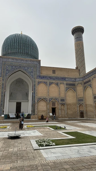 Нашим гидом был Шохрух, очень подробно обо всём рассказывал, очень погрузились в историю города и всех значимых событий👏🏼 Спасибо большое!