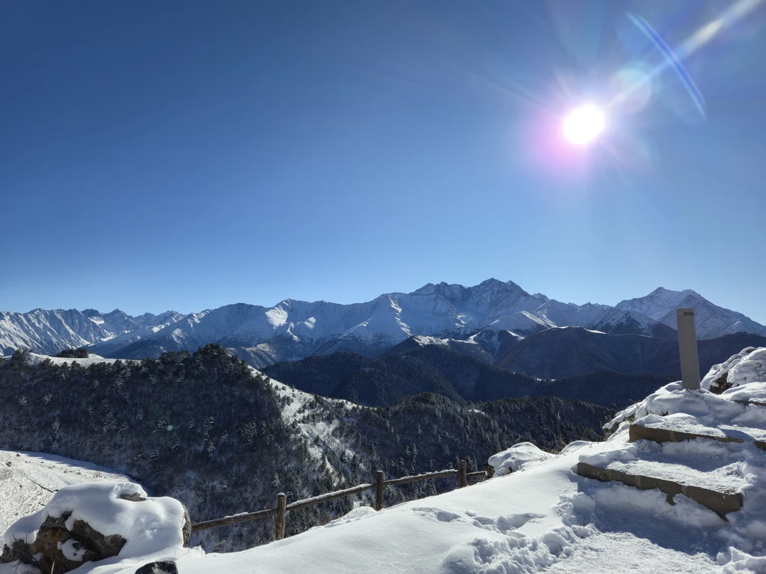 День был исключительно ярким и запоминающимся. Экскурсия превзошла все ожидания, предлагая невероятные виды и сопровождение превосходного гида.