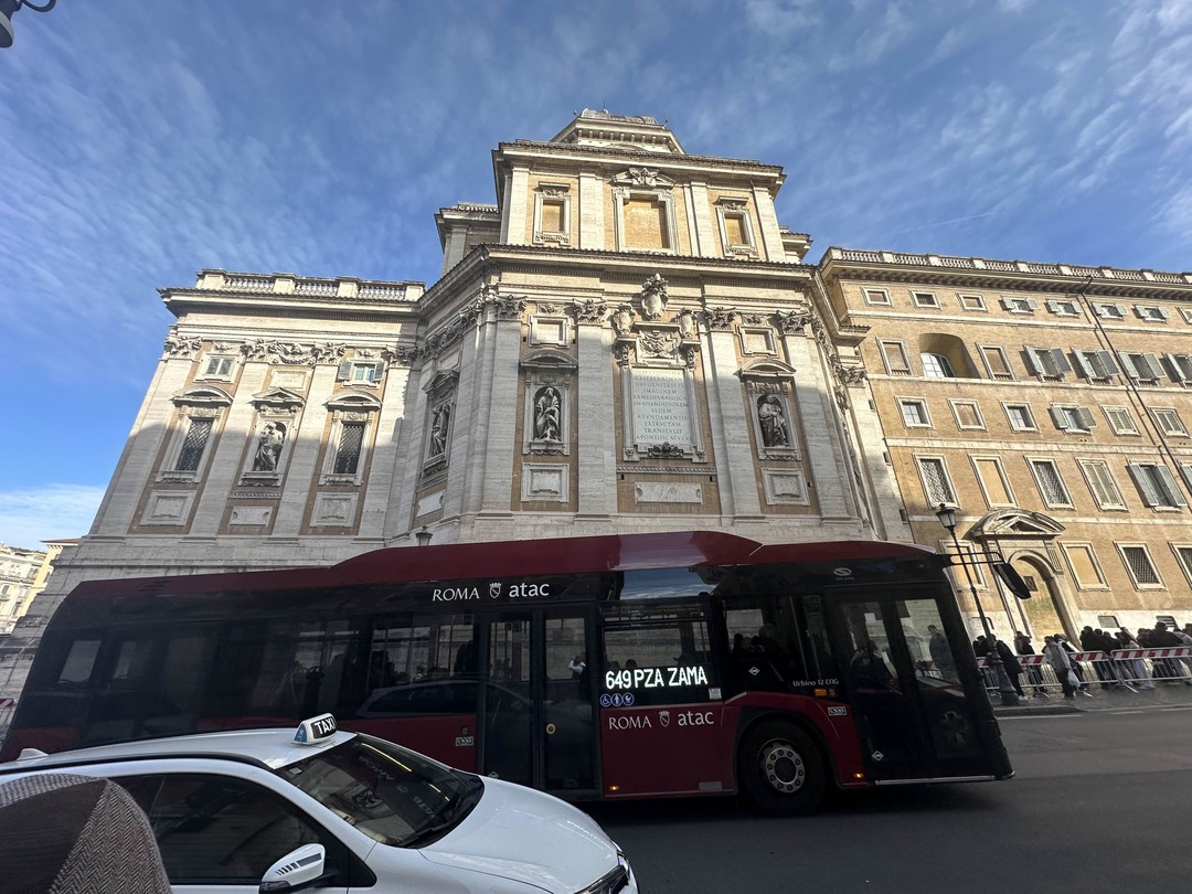 Очень насыщенная, познавательная и в то же время не обременительная прогулка по достопримечательностям Рима. Большое спасибо