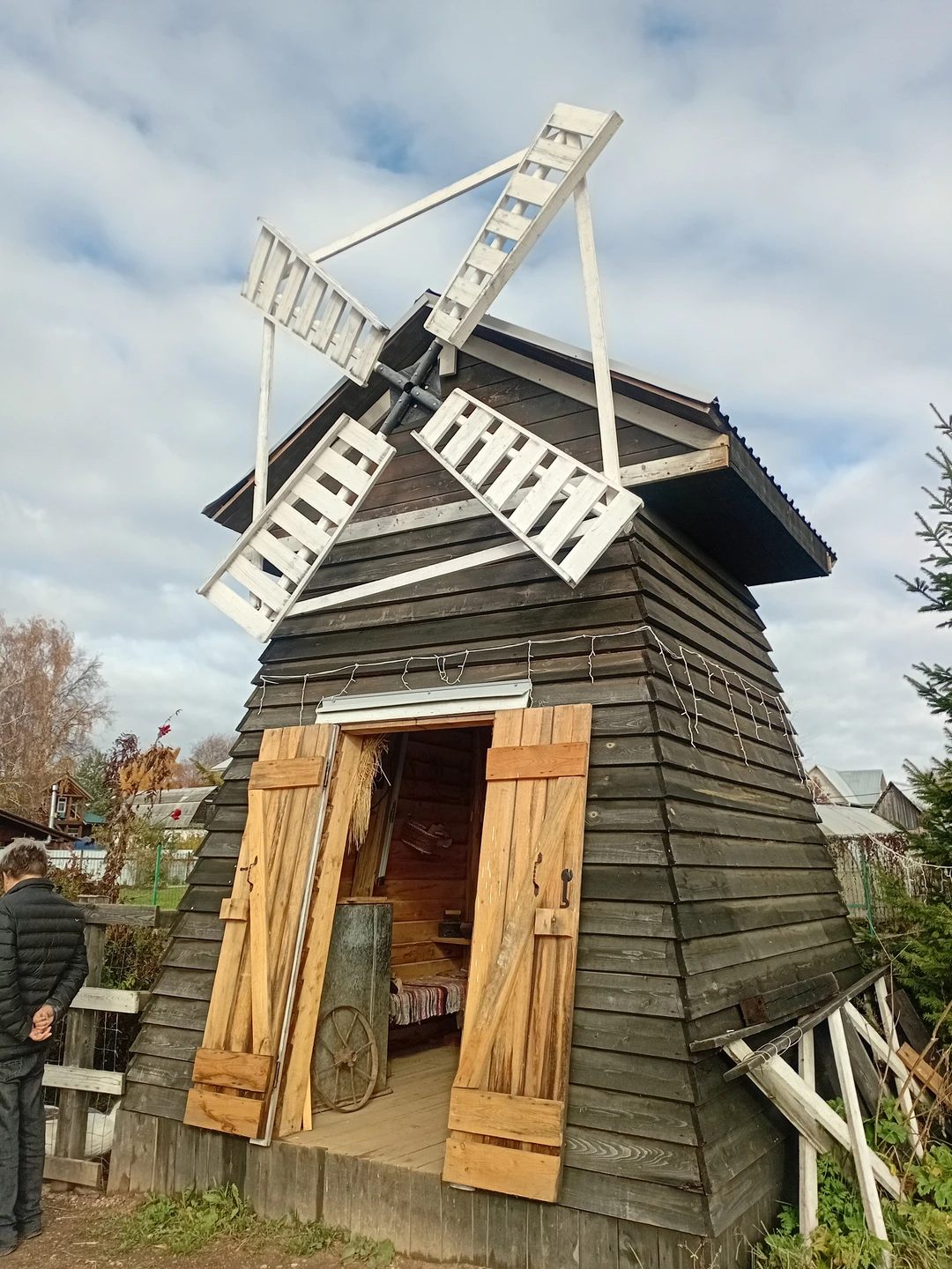 13-го октября были на чудесном мастер-классе "По сусекам поскрести - по амбарам помести" с Алексеем. Познакомились