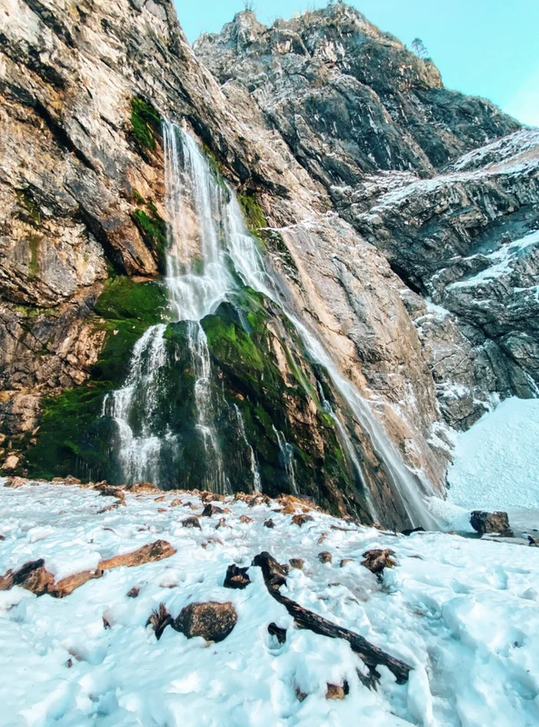 Рождественская история в Абхазии в весёлой компании: национальное застолье, дегустации и экскурсии