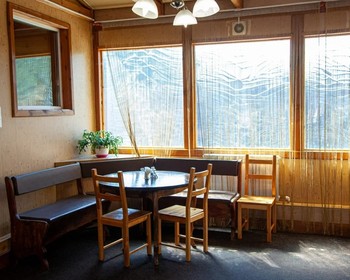 Село Сростки, гора Пикет, мемориальный комплекс, Тавдинские пещеры и Зубы дракона