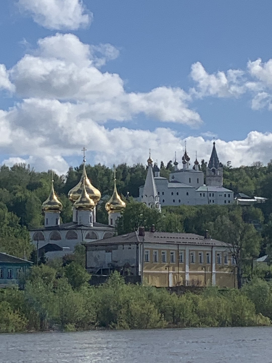 Были на экскурсии 11.05.25, экскурсовод Андрей. Очень понравилось. Андрей знает и любит свой город. Много интересных
