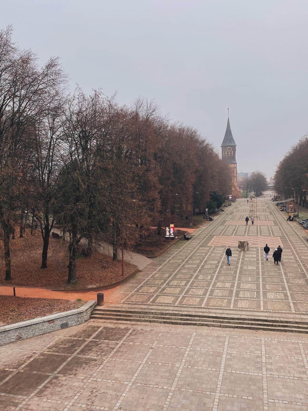 Очень хорошая получилась экскурсия по Калининграду, положившая начало для нашего путешествия. Мне было супер интересно и