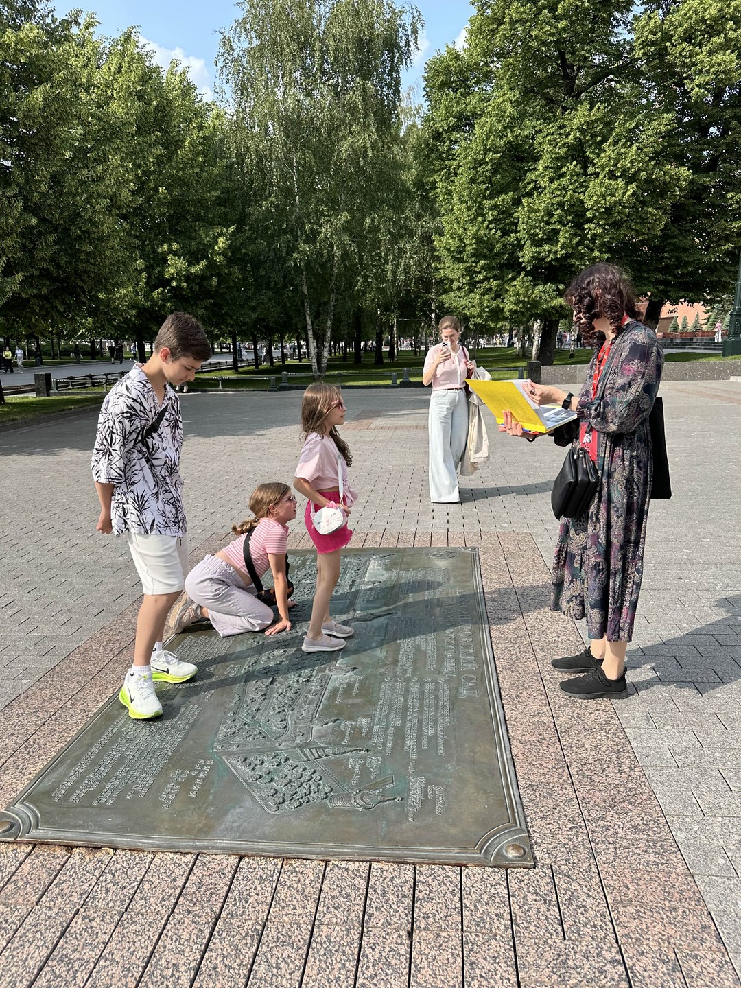 Отличный квест, если бы можно было - поставила бы 6. Было интересно и полезно даже взрослым