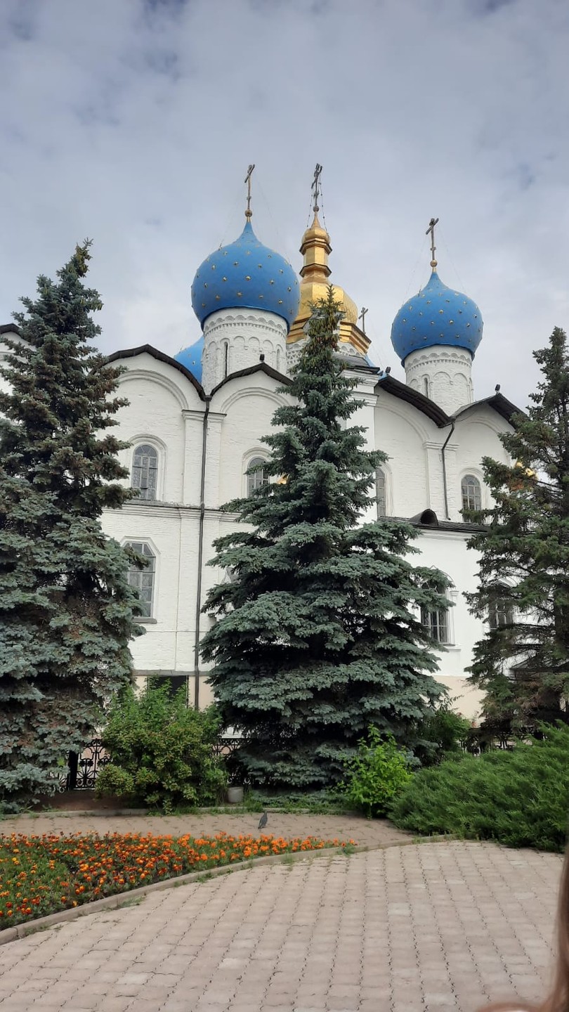 16 июня мы с семьёй гуляли по Кремлю с гидом Екатериной. Экскурсия-прогулка получилась очень душевной! Обычно