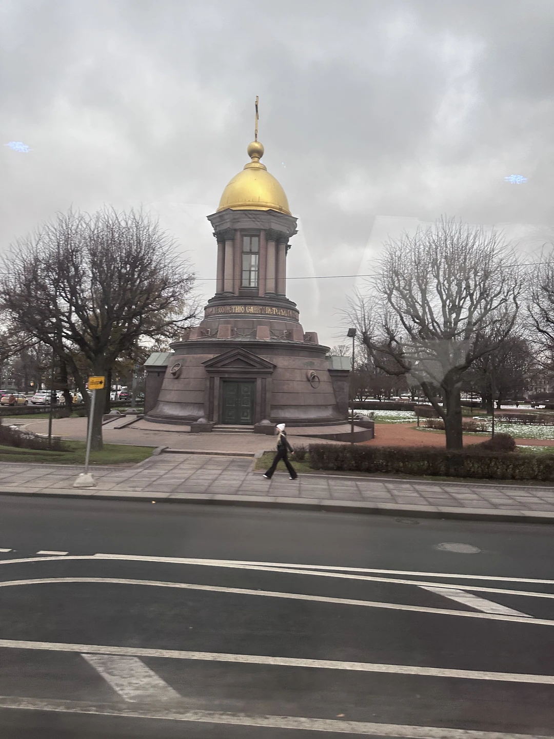 Очень было интересно, всё доходчиво рассказывала девушка, отвечала на все вопросы, беседы были с юмором) уделяла