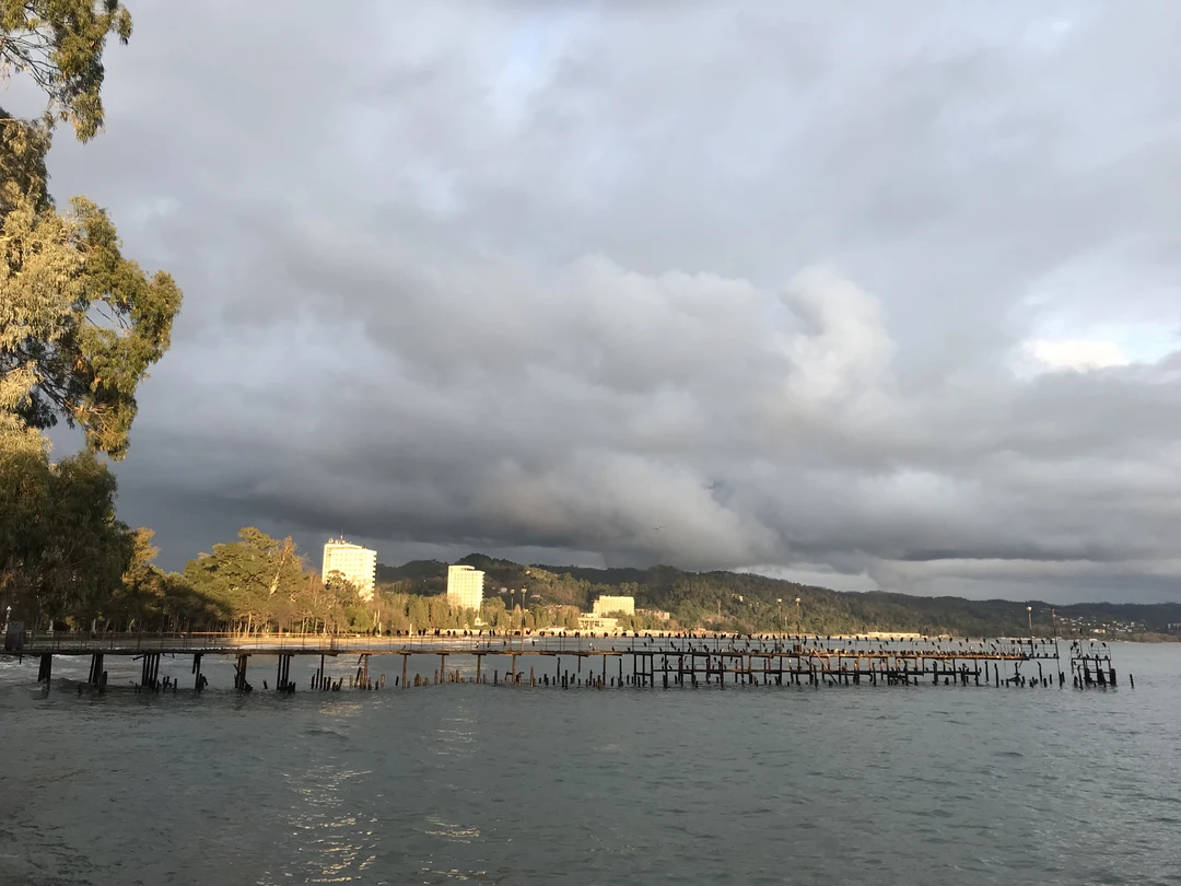 Экскурсия непростая, длительная, но невероятно интересная, даже для тех, кто в Абхазии уже был. Программа составлена