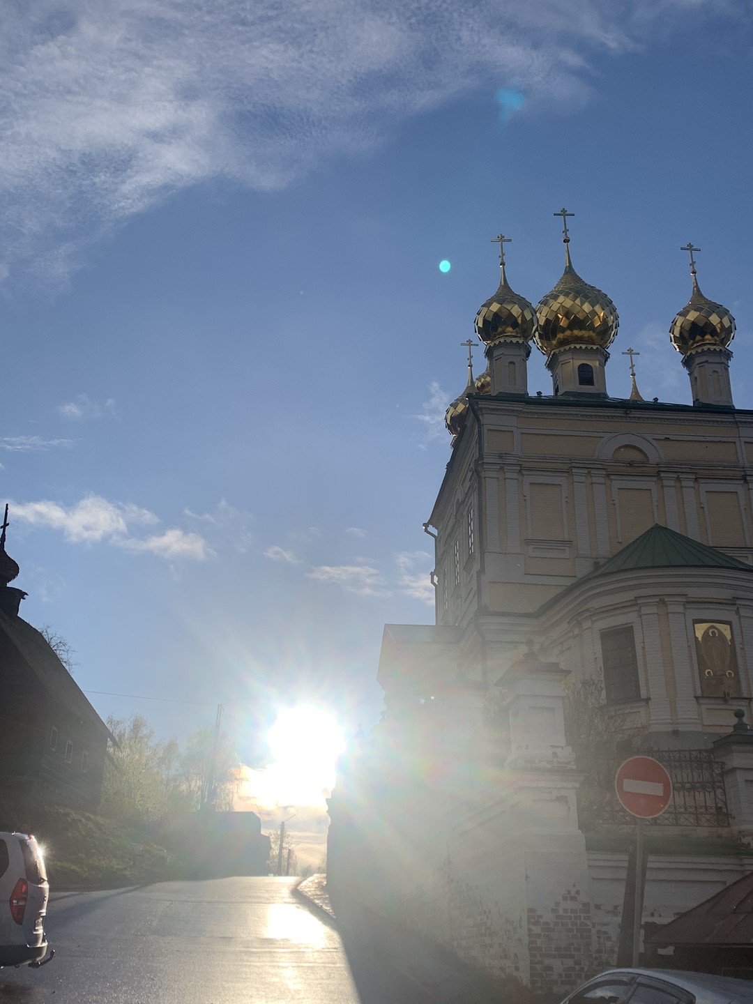 Все прошло отлично. Евгений эрудированный,приятный в общении,с хорошим чувством юмора. Наша экскурсия пришлась на не самую