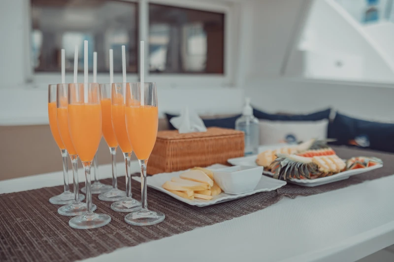 На катамаране по островам Пхукета (тайский буфет включён)