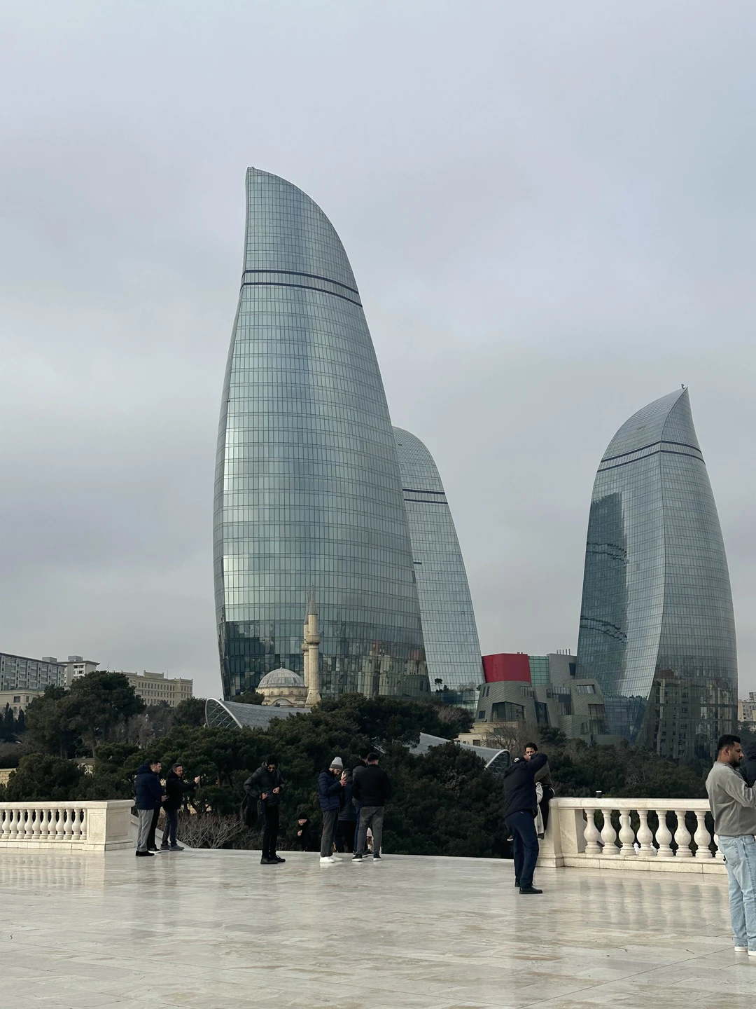 Отлично провели несколько часов, пребывая первый раз в Баку. Услышали рассказ из уст обычного жителя, который