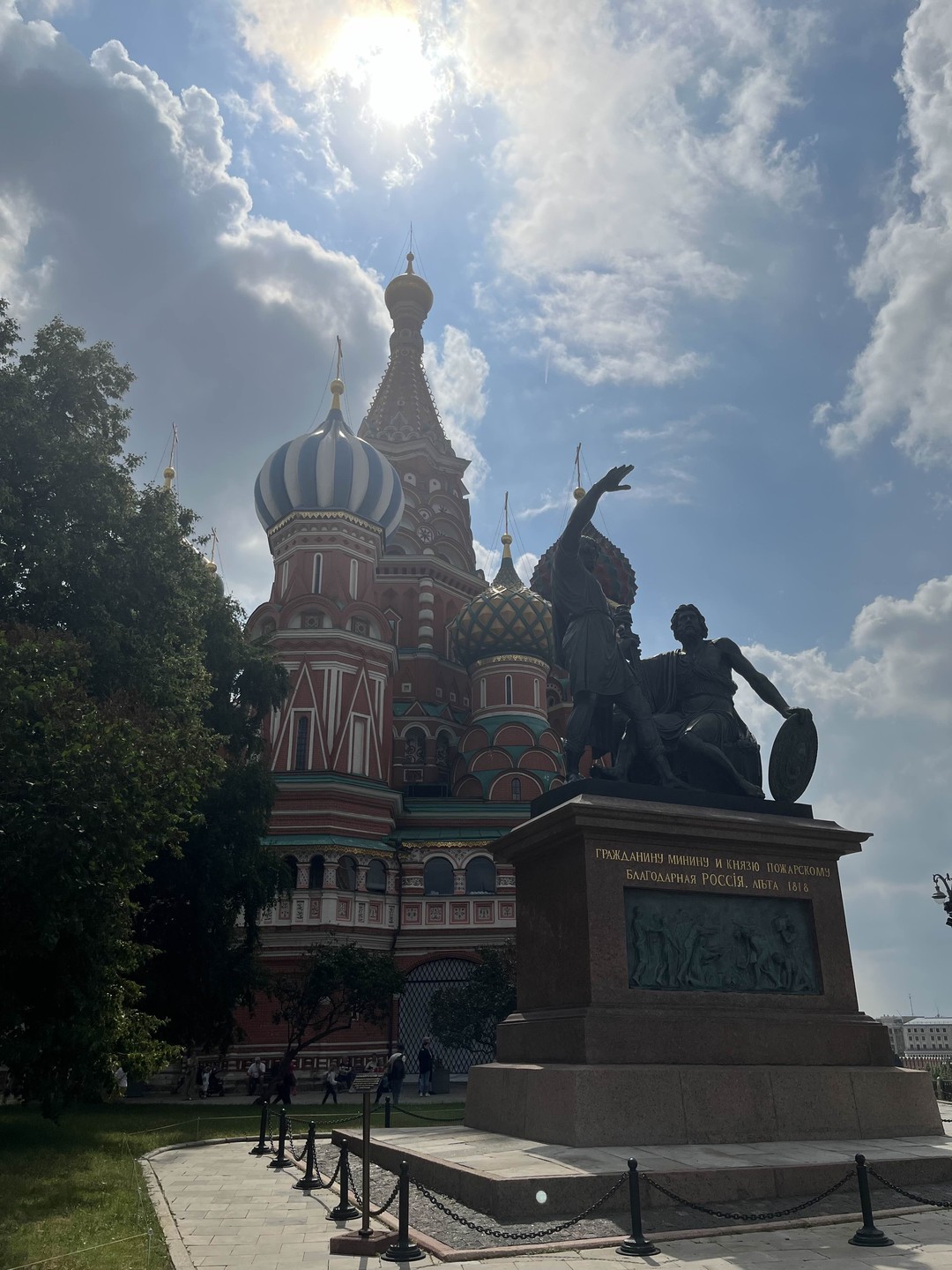 Спасибо за отличную экскурсию. Узнали многие интересные факты про Красную площадь. Весь материал изложен доходчиво и понятно.