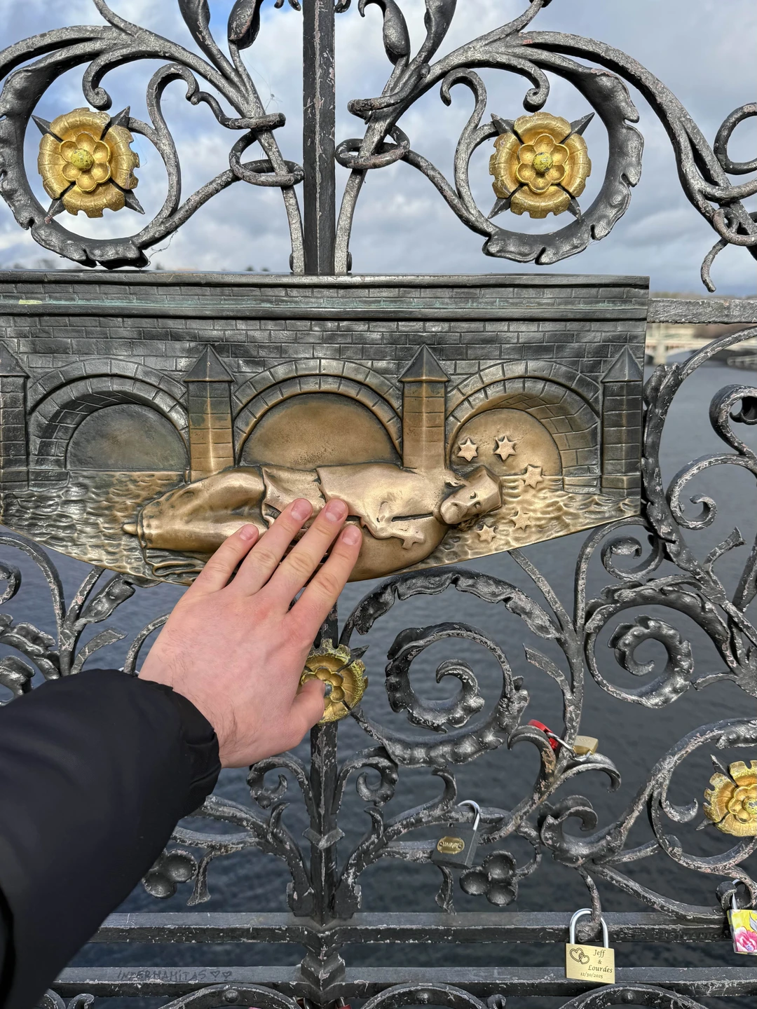 Спасибо за объемную и обзорную экскурсию. Все достопримечательности за раз! Максим очень хорошо знает все о городе!