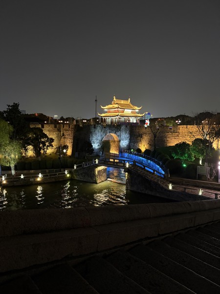 Побывали на экскурсии с Дмитрием в самом китайском городе Сучжоу - это было замечательно: познавательно и