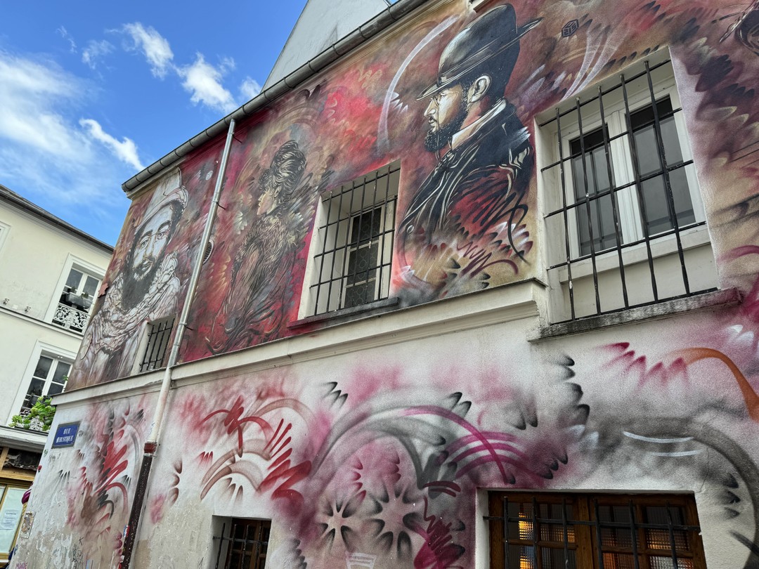 Оригинально, интересно, без перегрузки датами, но с посещением всех тайных уголков, известных только местным жителям, с