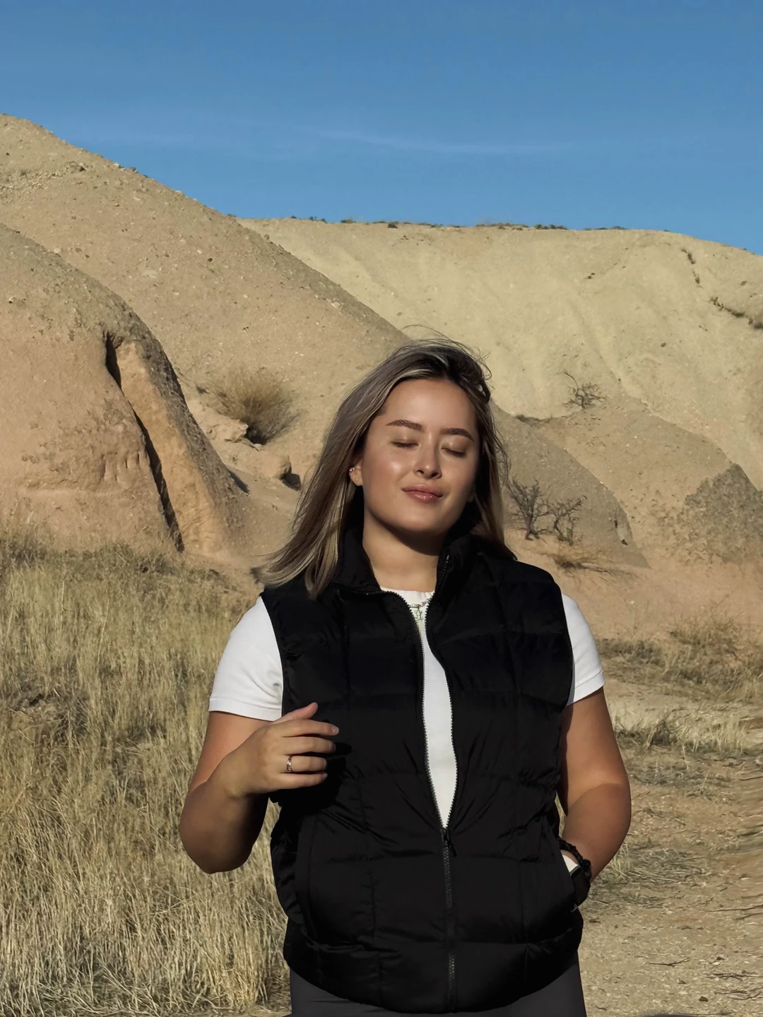 Отличная поездка, водитель очень уверенно и при этом иногда виртуозно прокатил нас по всем локациям, был