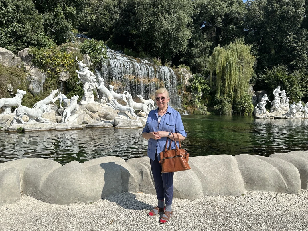 Может быть, сады и не лучше, чем Версаль, но дворец - это пиршество для глаз. Вы