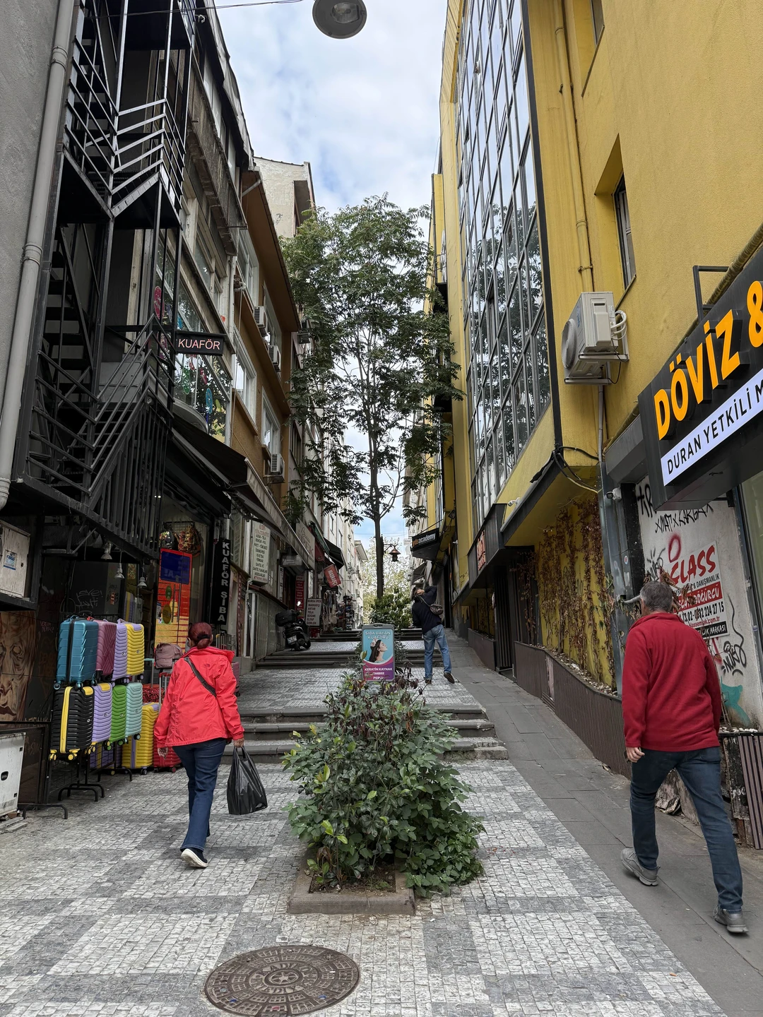 Спасибо Миле за очень интересную прогулку и обзор улочек Азиатской стороны Стамбула. Стамбул это вообще свой