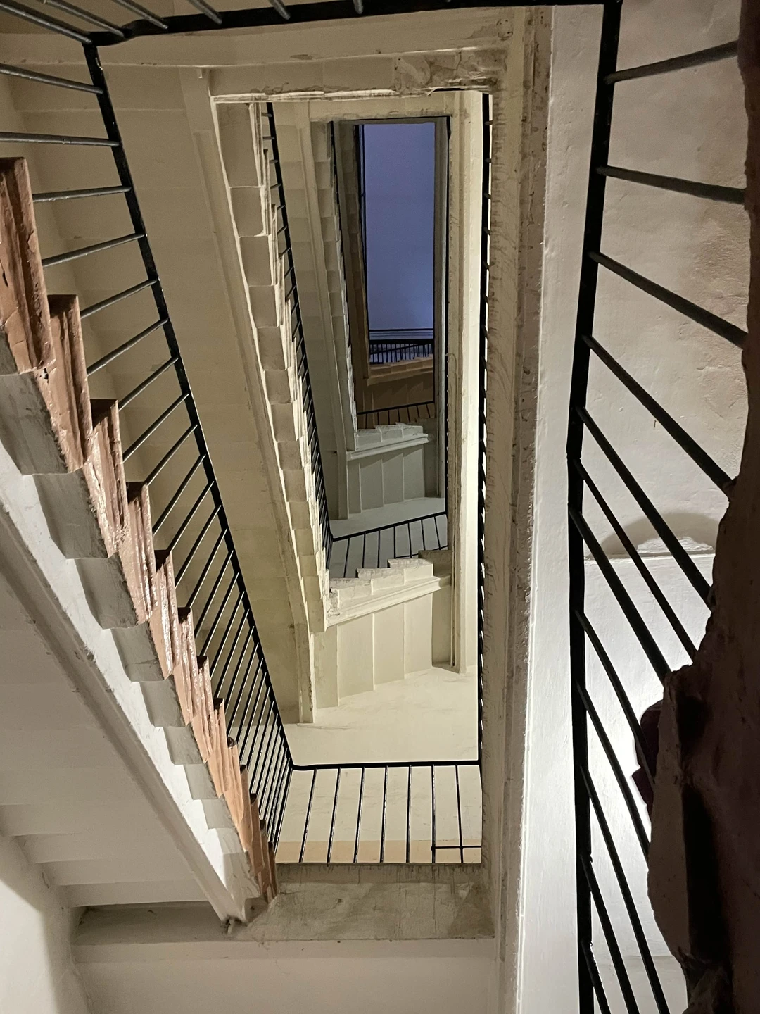 Благодарим Алексея за интересную экскурсию- знакомство с Васильевским островом. Увлекательный рассказ, динамичное повествование без занудной терминологии