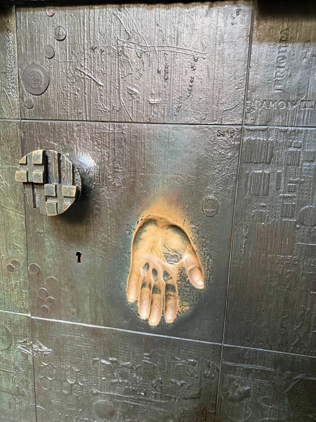 Александр действительно большой знаток истории, к тому же интересный собеседник, может легко подстроиться под запрос и