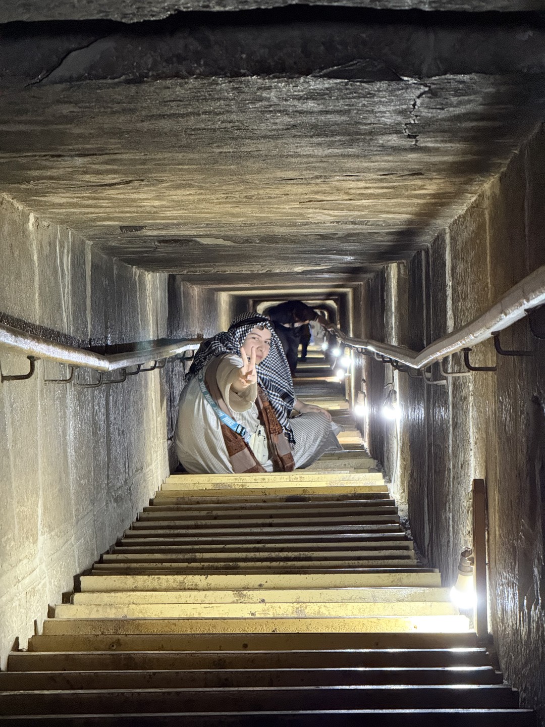 Хотим поблагодарить нашего гида Махмуда за проведенную экскурсию. Нам удалось прикоснуться к уникальным пирамидам Саккара и