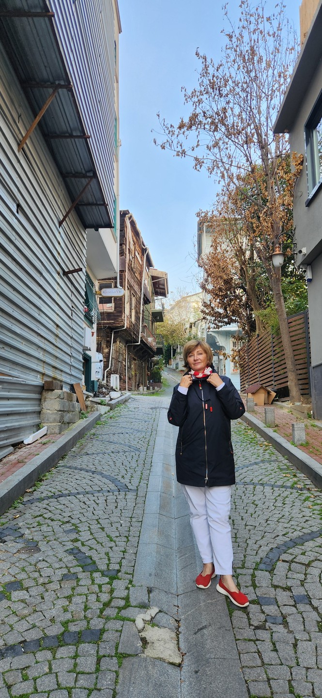 Эта экскурсия стала маленьким приключением: тихие улочки, неспешная прогулка по набережной, завораживающие виды и истории, от