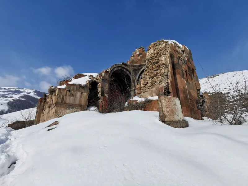 Мы посетили экскурсию вода живая и мертвая с Рузанной и Юрием нам очень понравилось!