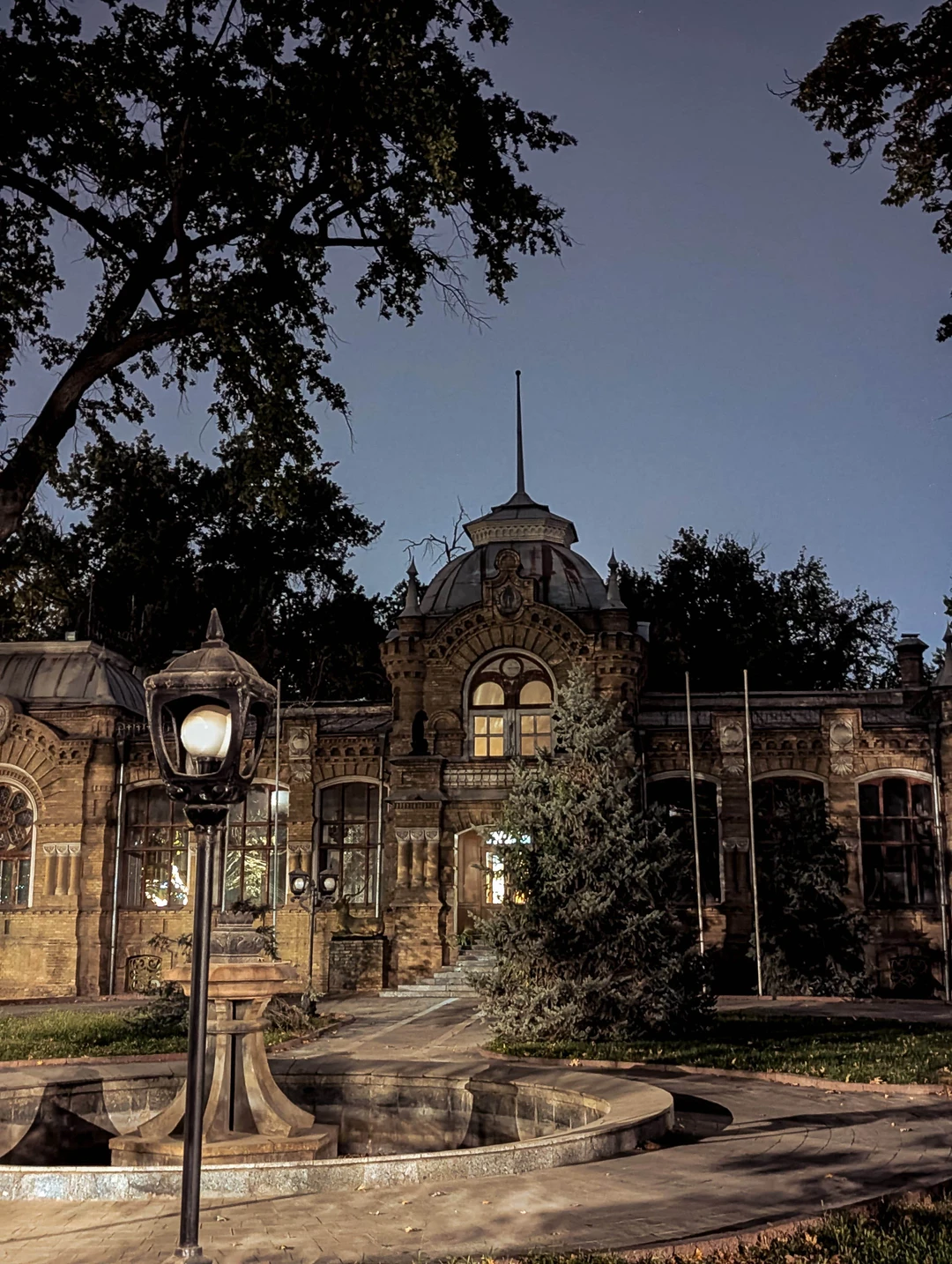 Очень понравилась экскурсия. Экскурсию провел Мирсаид. Неспешная познавательная прогулка по городу с интересными рассказами о знаковых