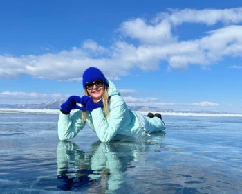 Чивыркуйский залив, лёд Байкала, термальные источники