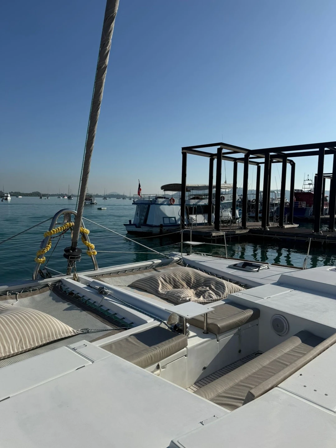 Недавно побывала на утренней прогулке на катамаране к острову Коралл, и это было просто невероятно! С