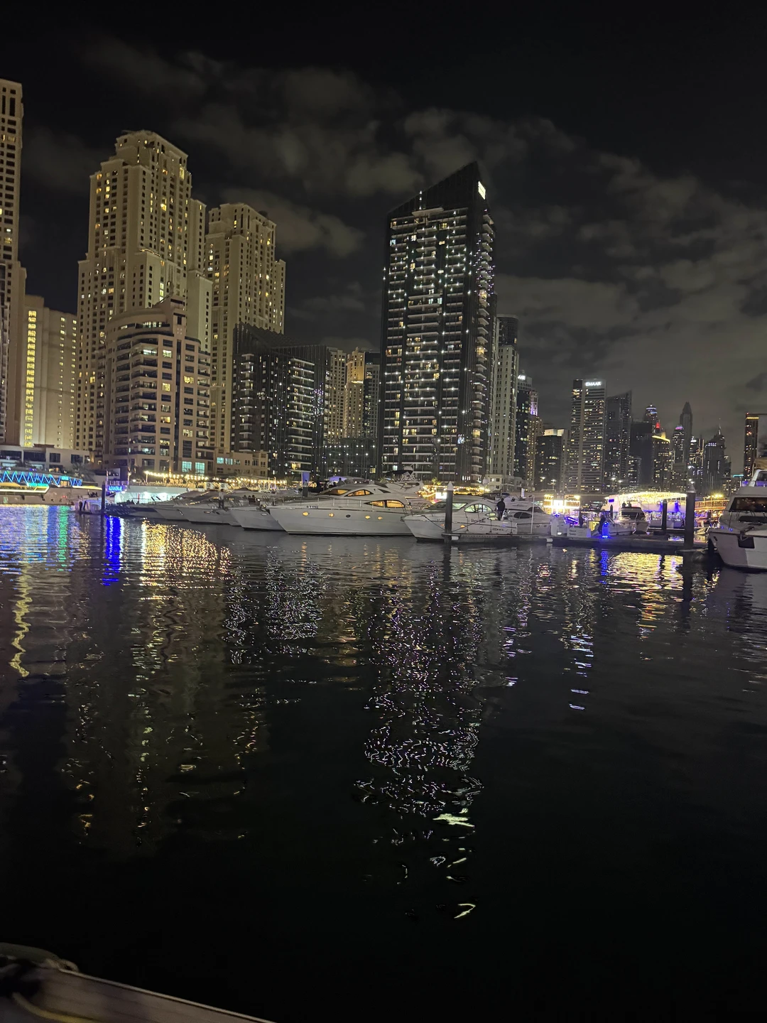 Прогулка на VIP-яхте по Дубаю - с купанием или рыбалкой (Александр)