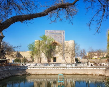 Гиждуван и посещение керамической местерской, переезд в Бухару и первое знакомство