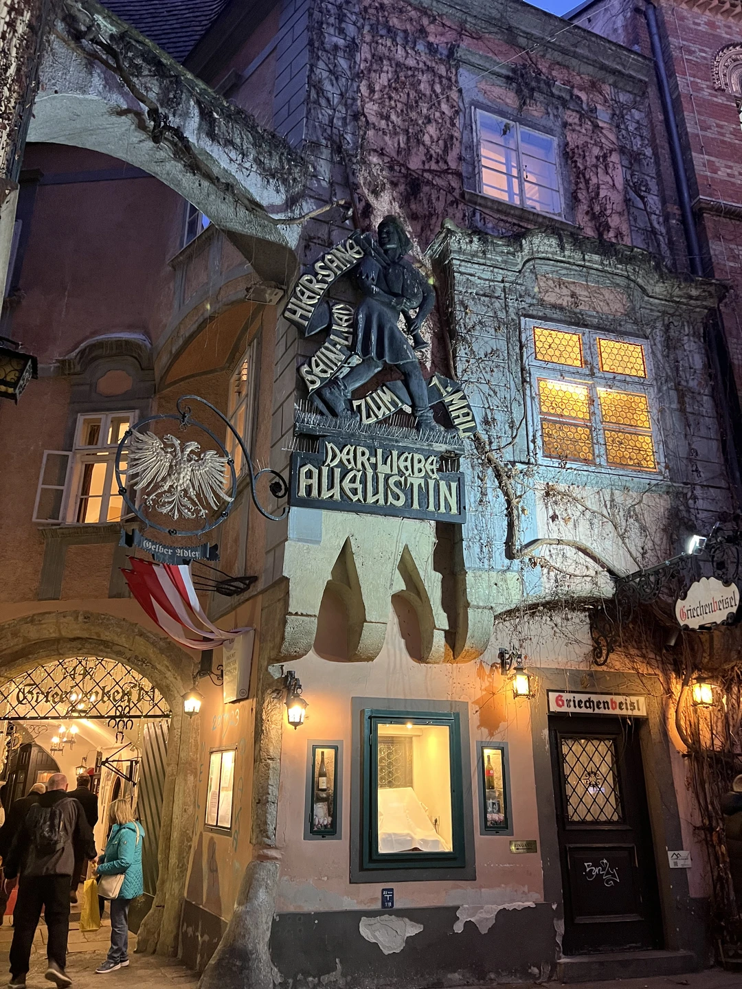 Ольга - эрудированный гид и собеседник. Экскурсия не утомительна, хотя мы много узнали и посмотрели. Ольга