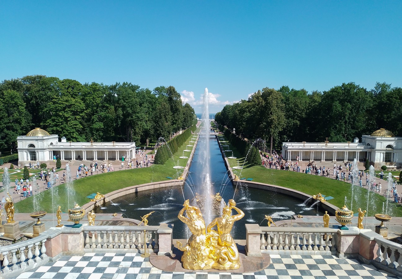 Петергоф: фонтаны и дворцы Нижнего парка