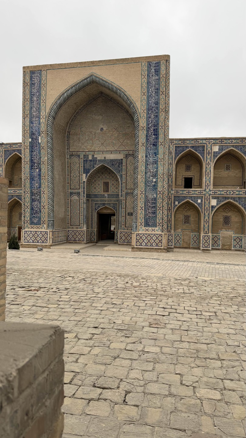 Замечательная насыщенная экскурсия с самым молодых гидом Бухары, как Ислом сам себя называет. Мы были на