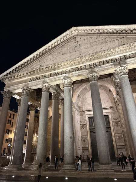 Замечательная экскурсия с Себастьяном! Очень увлекательно погрузил в историю этого прекрасного города! Как взрослых, так и