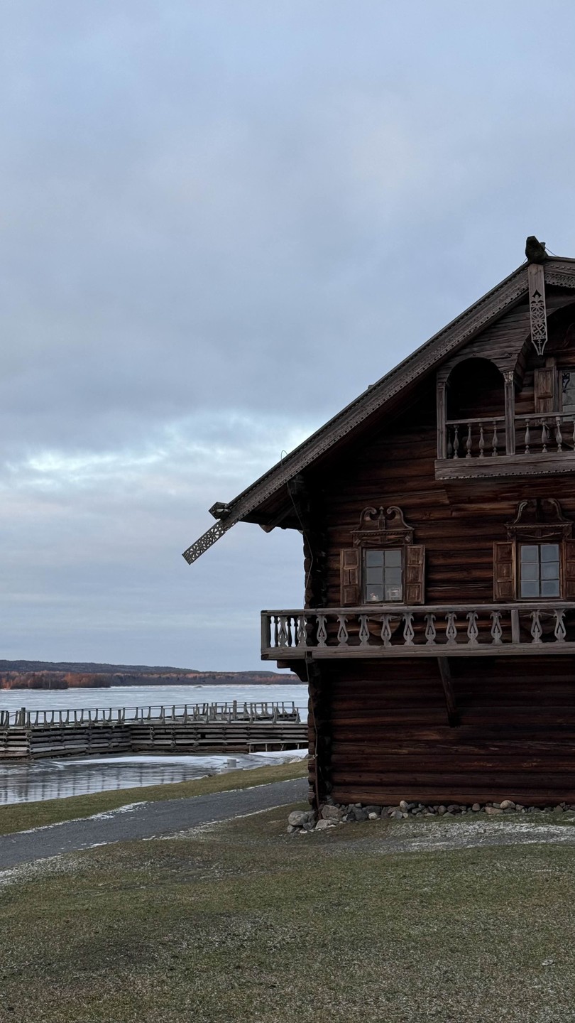 Алексей отличный водитель и рассказчик, было очень интересно. Все прошло согласно плану экскурсии. Впечатления только положительные,