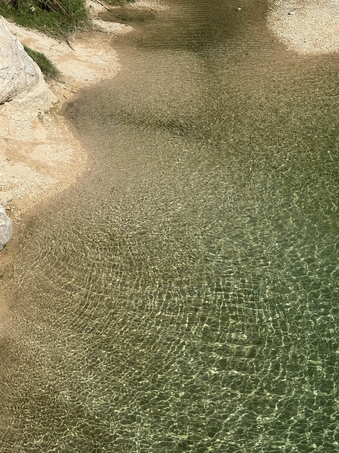 Поход по ущелью, купание в изумрудных озерцах и волшебный водопад в конце. Незабываемые эмоции и фантастические виды. Влюбились в это место!