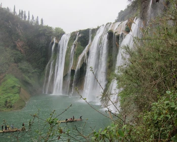 Цзюлунские водопады