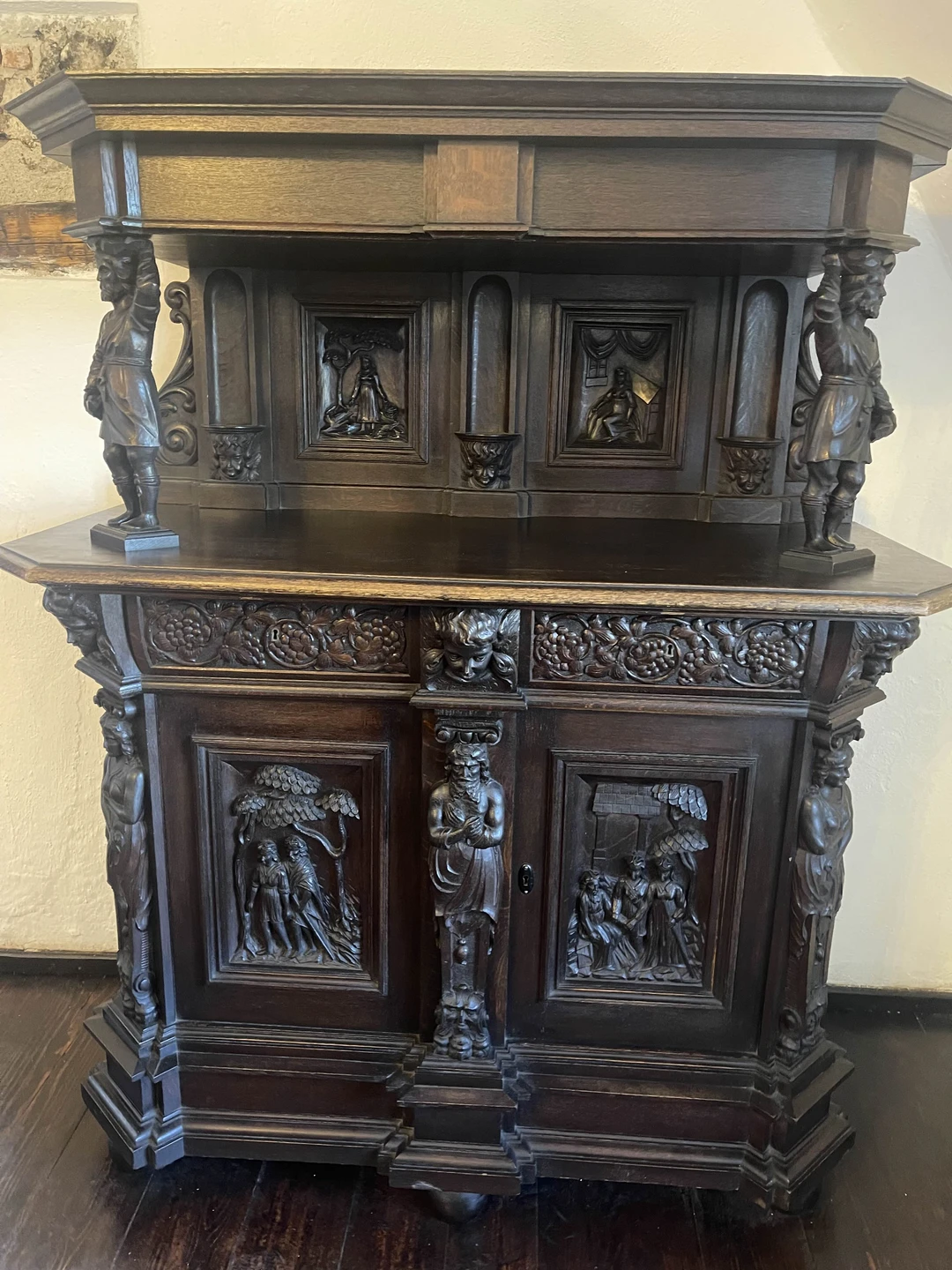 Хочу выразить огромную благодарность Зое за отличную экскурсию! Замок впечатлил меня! Подсказала и помогла добраться легко