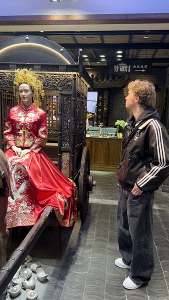 Ольга очень приятная собеседница. Поекрасно владеет информацией как исторической, так и современными фактами о жизни города